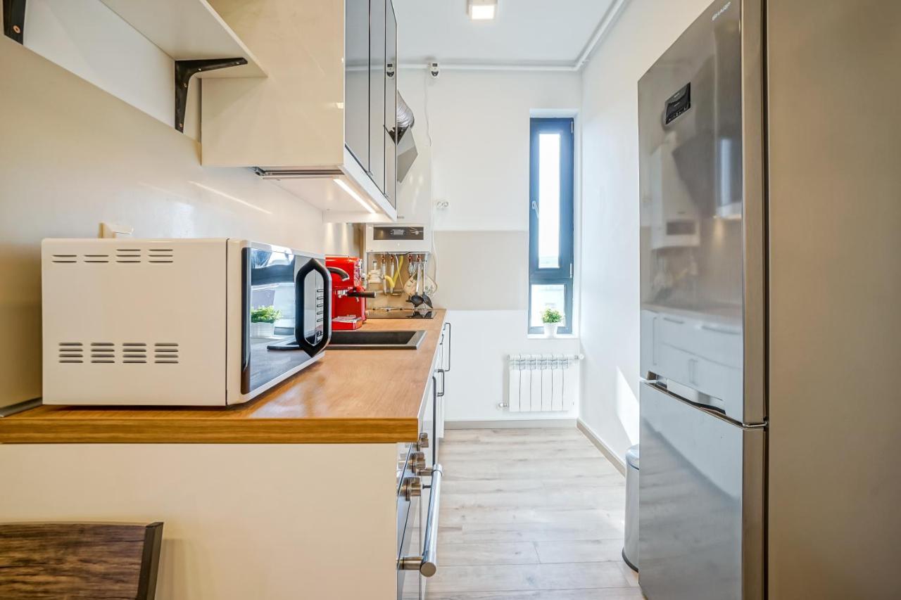 Bright Apartments Moments Away From Herastrau Park, Mall And Metro Boekarest Buitenkant foto