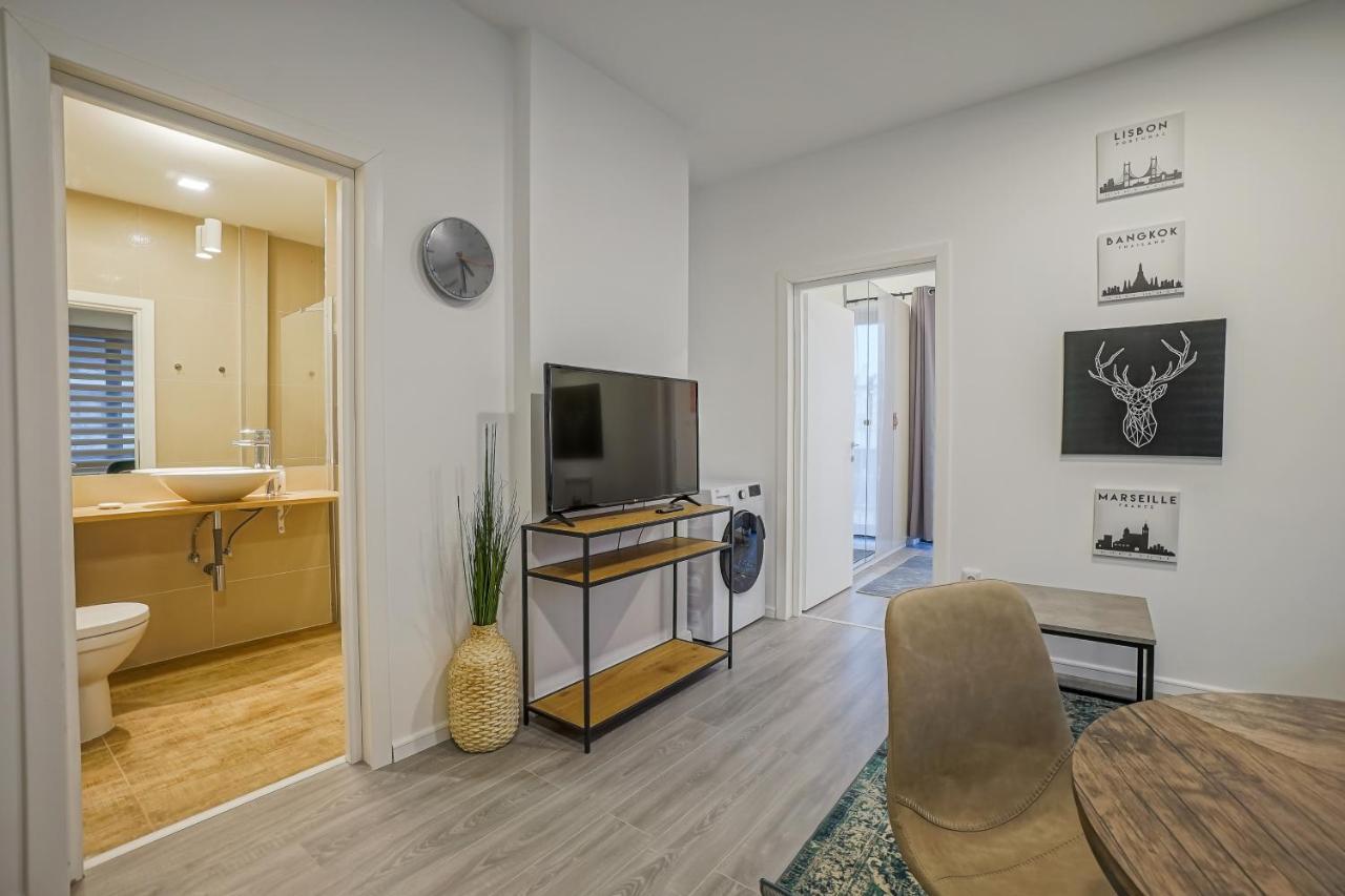 Bright Apartments Moments Away From Herastrau Park, Mall And Metro Boekarest Buitenkant foto