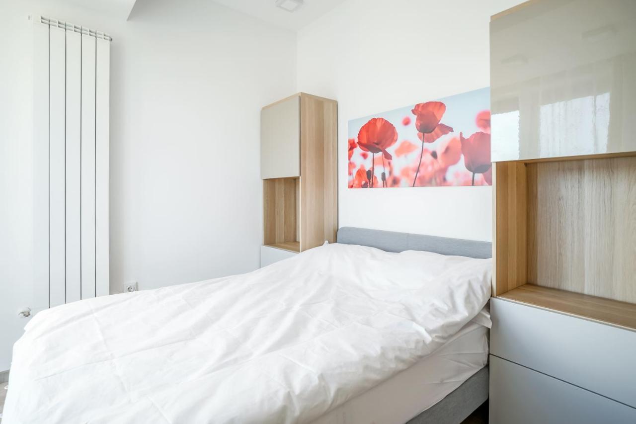 Bright Apartments Moments Away From Herastrau Park, Mall And Metro Boekarest Buitenkant foto