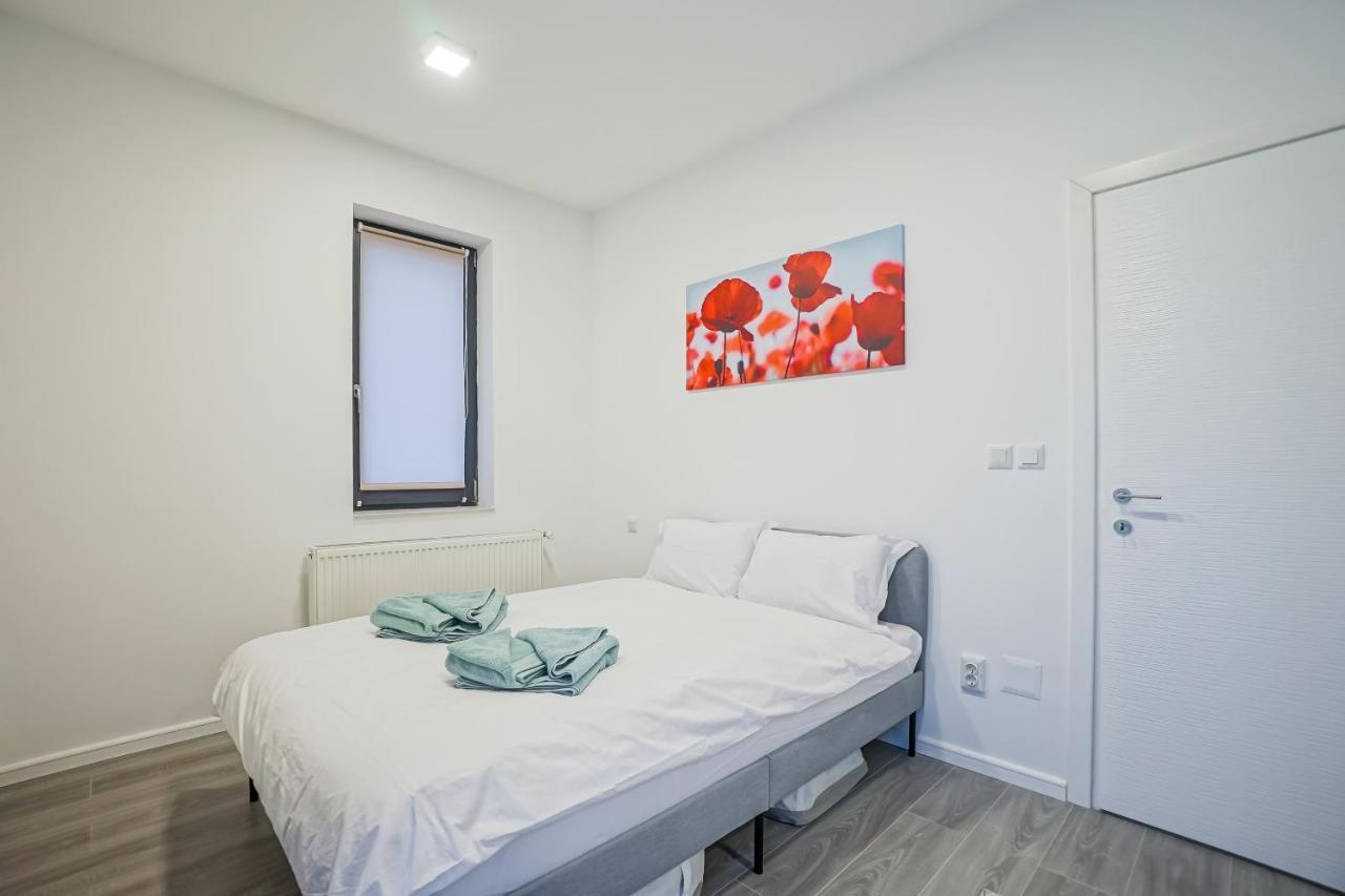 Bright Apartments Moments Away From Herastrau Park, Mall And Metro Boekarest Buitenkant foto