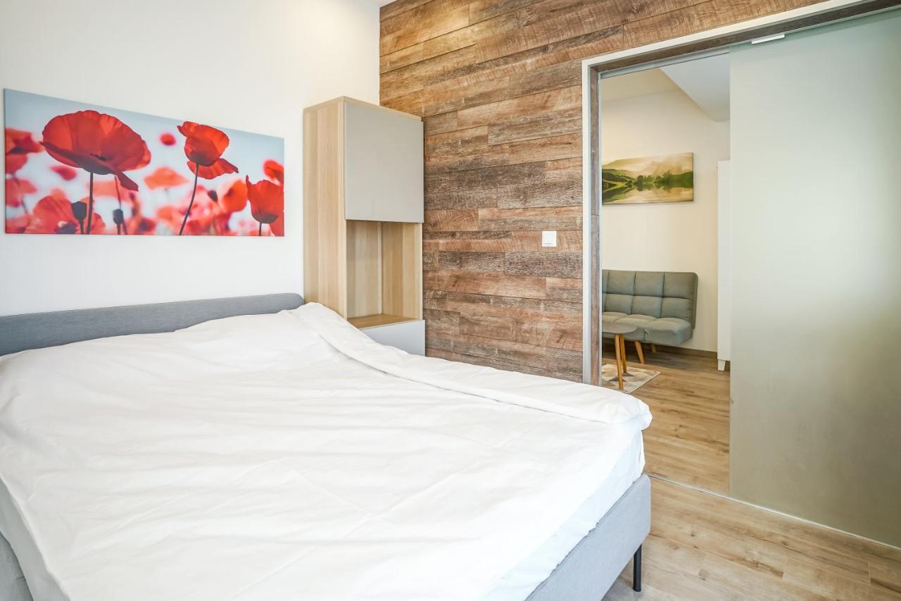 Bright Apartments Moments Away From Herastrau Park, Mall And Metro Boekarest Buitenkant foto