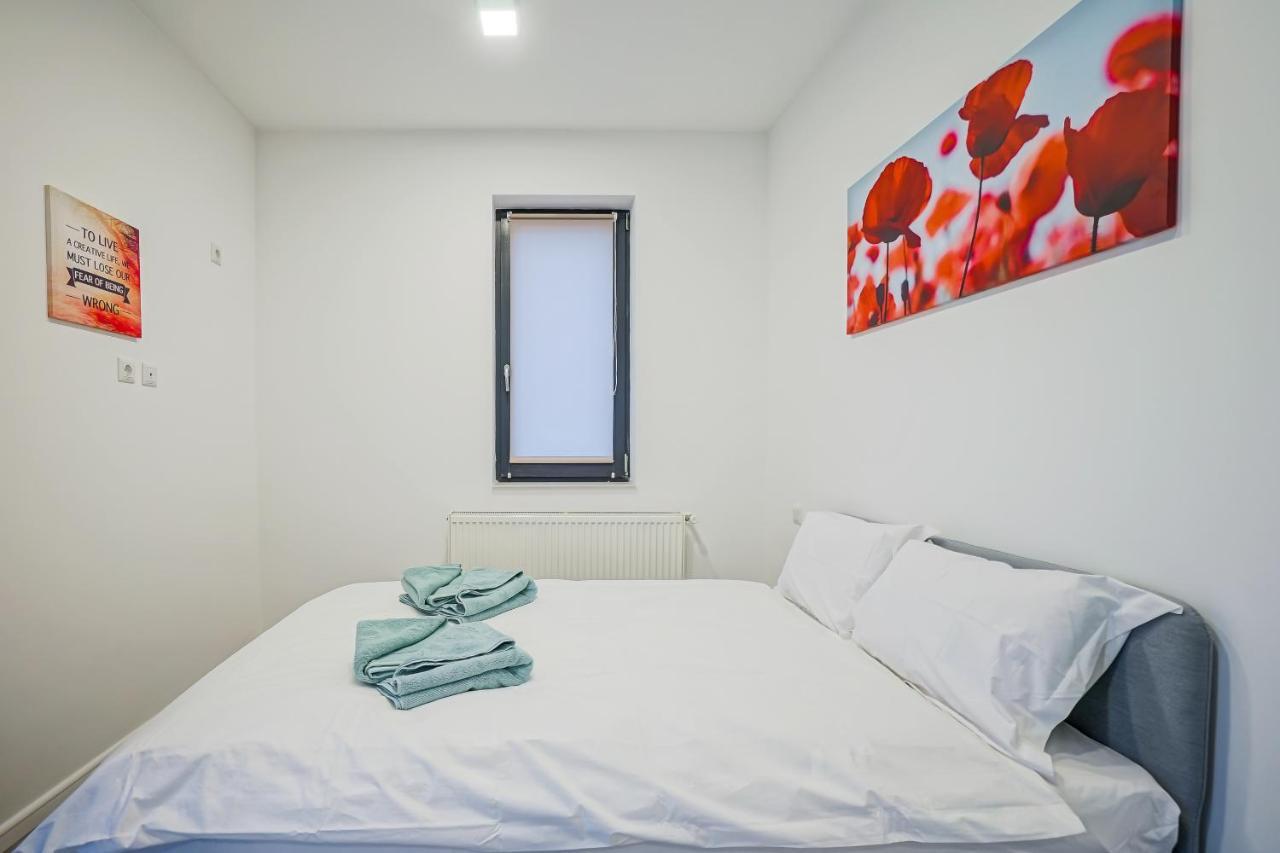 Bright Apartments Moments Away From Herastrau Park, Mall And Metro Boekarest Buitenkant foto