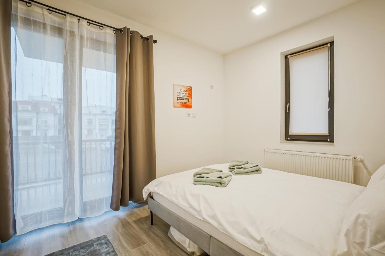 Bright Apartments Moments Away From Herastrau Park, Mall And Metro Boekarest Buitenkant foto